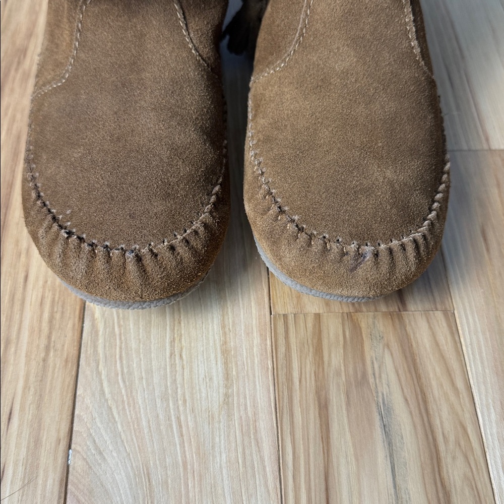Minnetonka Faux Fur Trim Ankle Boots | Cozy Suede Moccasin Booties | Size 10 - Picture 5 of 10